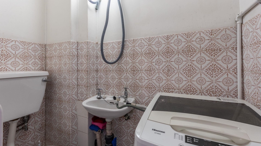 2 Bedroom Property for Sale in Goodwood Central Western Cape